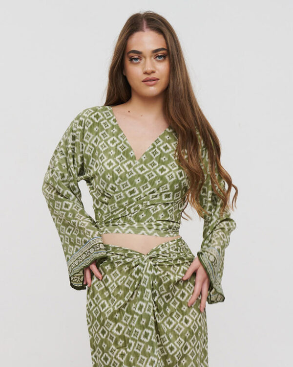 BLE ΤΟΠ ΚΟΝΤΟ ΔΕΤΟ ΣΕ ΠΡΑΣΙΝΟ ΧΡΩΜΑ ΜΕ ΣΧΕΔΙΑ ONE SIZE (28%SILK / 72%CREPE)
