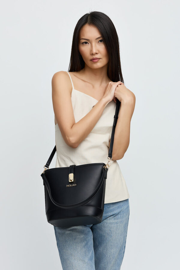 Evelina Black Light Gold