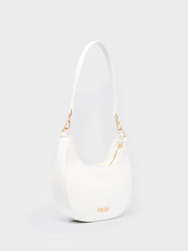 Delfine White