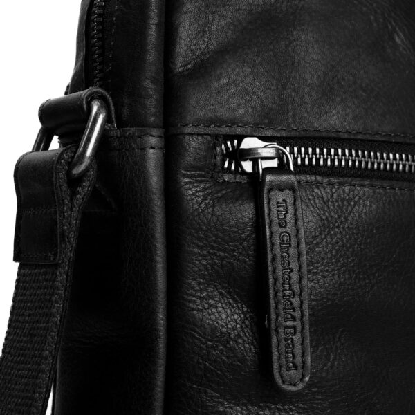 Chesterfield Leather Shoulder Bag Dessau Black